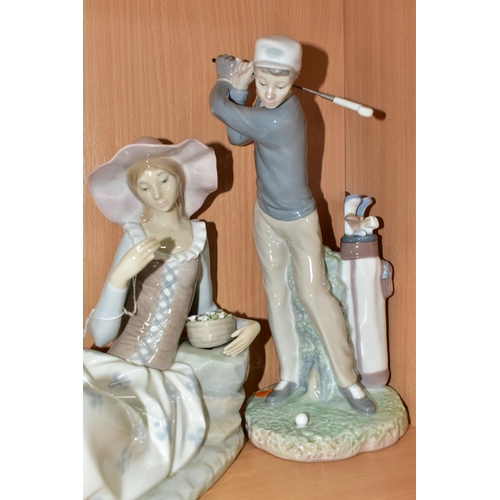 392 - A LLADRO FIGURE OF A GOLFER 4824, sculpted by Vicente Martinez, issued 1972, printed and impressed m... 