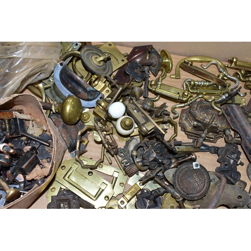 437 - ONE BOX OF ASSORTED BRASS HANDLES AND DOOR FURNITURE, to include brass window fasteners, door knobs,... 