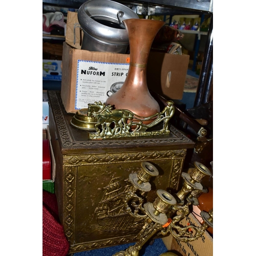 474 - A BOX AND LOOSE ASSORTED SUNDRY ITEMS ETC, to include a copper William Souter & Sons coal bucket, a ... 