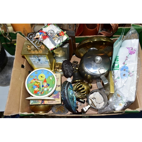 485 - TWO BOXES AND LOOSE LAMPS, METAL WARES AND MISCELLANEOUS ITEMS, to include an Aladdin No.23 oil lamp... 