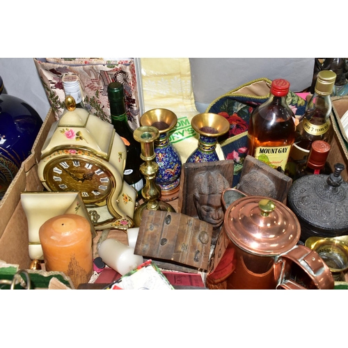 485 - TWO BOXES AND LOOSE LAMPS, METAL WARES AND MISCELLANEOUS ITEMS, to include an Aladdin No.23 oil lamp... 