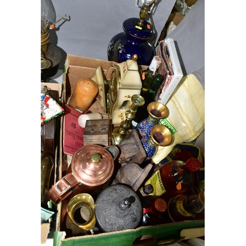 485 - TWO BOXES AND LOOSE LAMPS, METAL WARES AND MISCELLANEOUS ITEMS, to include an Aladdin No.23 oil lamp... 