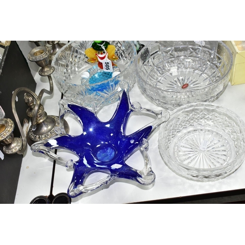 505 - A GROUP OF GLASS WARES AND SUNDRY ITEMS, to include four art glass clown figures, an art glass clown... 