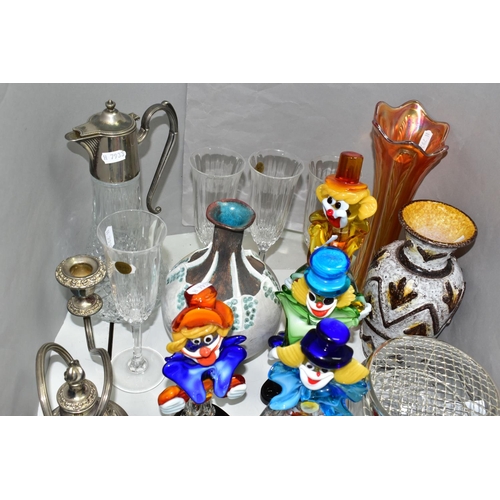 505 - A GROUP OF GLASS WARES AND SUNDRY ITEMS, to include four art glass clown figures, an art glass clown... 