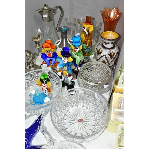 505 - A GROUP OF GLASS WARES AND SUNDRY ITEMS, to include four art glass clown figures, an art glass clown... 