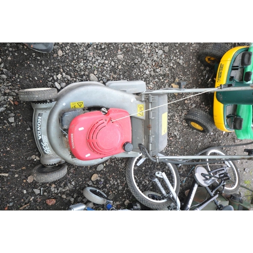 1001 - A HONDA HRD535 SELF PROPELLED PETROL LAWN MOWER Spares or Repairs some parts missing from engine