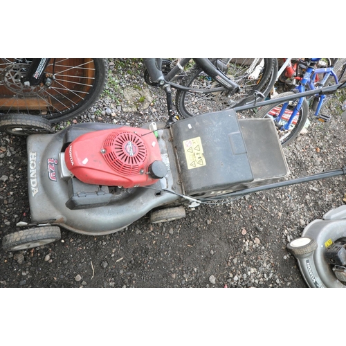 1002 - A HONDA IZY GCV160 PETROL LAWN MOWER (engine pulls freely and starts) Condition Front wheel bent