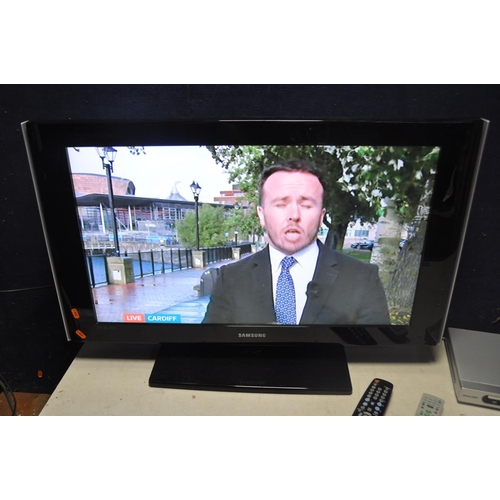 1076 - A SAMSUNG LE32A556P1F 32in TV with remote, along with a Pacific DVD1002MK2 (both PAT pass and workin... 