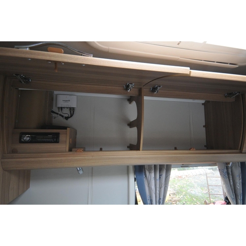 999 - AN ELDDIS AVANTE 462 CHATSWORTH 2 BERTH TOURING CARAVAN fully fitted with cooker, water heater, frid... 