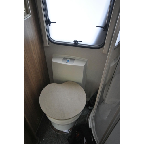 999 - AN ELDDIS AVANTE 462 CHATSWORTH 2 BERTH TOURING CARAVAN fully fitted with cooker, water heater, frid... 