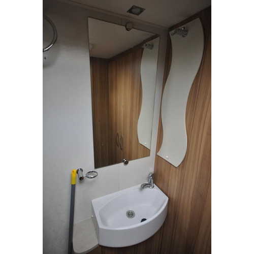 999 - AN ELDDIS AVANTE 462 CHATSWORTH 2 BERTH TOURING CARAVAN fully fitted with cooker, water heater, frid... 