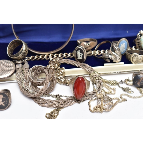 14 - AN ASSORTMENT OF SILVER AND WHITE METAL JEWELLERY, to include a silver buckle ring, a silver cat bro... 