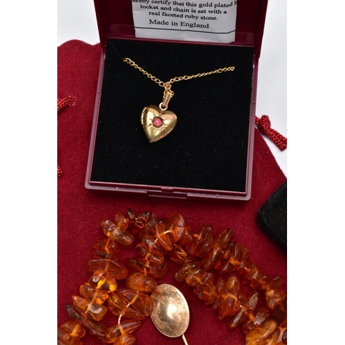 15 - AN ASSORTMENT OF JEWELLERY, to include a 9ct gold front and back heart locket, engine turned pattern... 