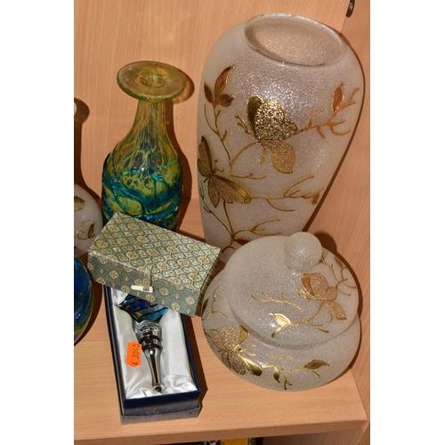 304 - A GROUP OF COLOURED AND DECORATIVE GLASSWARES, to include a Jane Charles studio glass blue and clear... 