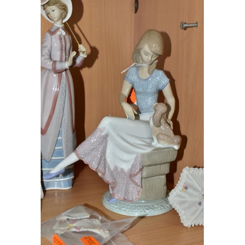 313 - TWO LLADRO FIGURINES, A PLAQUE AND A BELL, comprising Picture Perfect no 7612, issued and retired in... 