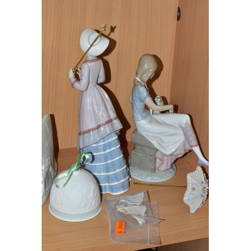 313 - TWO LLADRO FIGURINES, A PLAQUE AND A BELL, comprising Picture Perfect no 7612, issued and retired in... 