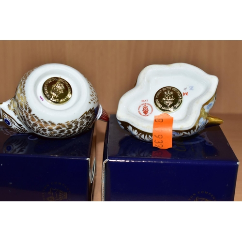 323 - TWO BOXED ROYAL CROWN DERBY PAPERWEIGHTS, comprising Goldcrest, with gold stopper and date cypher fo... 