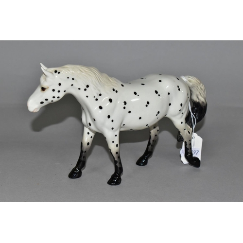 324 - A BESWICK APPALOOSA (SPOTTED WALKING PONY), model no 1516, printed backstamp, height 13cm (1) (Condi... 