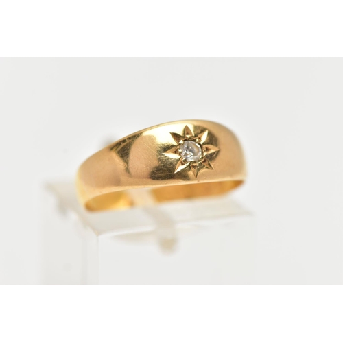 44 - AN EARLY 20TH CENTURY 22CT YELLOW GOLD DIAMOND SINGLE STONE RING, set with a single cut diamond, wit... 