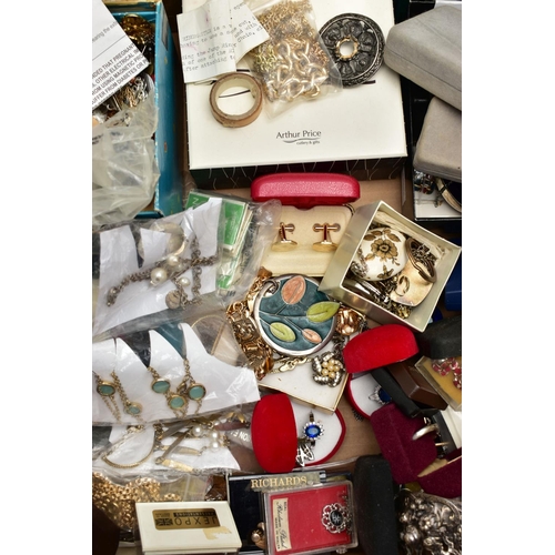 72 - A BOX OF ASSORTED COSTUME JEWELLERY, to include brooches, earrings, rings, pendant necklaces, bangle... 