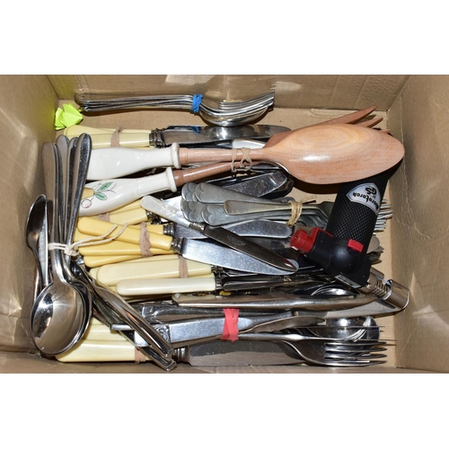 75 - A BOX OF ASSORTED WHITE METAL WARE AND CUTLERY, to include a glass and white metal claret jug featur... 