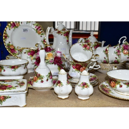 371 - A QUANTITY OF ROYAL ALBERT 'OLD COUNTRY ROSES' PATTERN DINNER WARE, comprising one bread and butter ... 