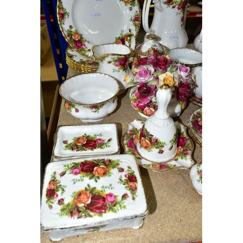 371 - A QUANTITY OF ROYAL ALBERT 'OLD COUNTRY ROSES' PATTERN DINNER WARE, comprising one bread and butter ... 