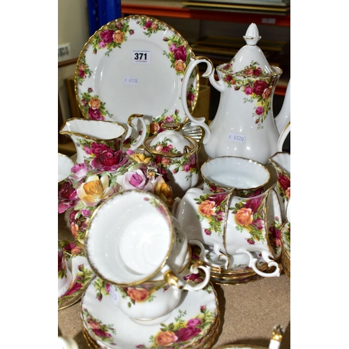 371 - A QUANTITY OF ROYAL ALBERT 'OLD COUNTRY ROSES' PATTERN DINNER WARE, comprising one bread and butter ... 