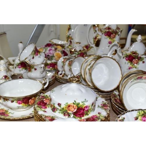 371 - A QUANTITY OF ROYAL ALBERT 'OLD COUNTRY ROSES' PATTERN DINNER WARE, comprising one bread and butter ... 