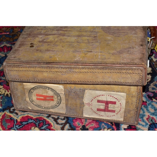 449 - A VINTAGE AUSTIN REED SUITCASE CONTAINING CRUISE SHIP AND TRAVEL EPHEMERA, to include P & O memorabi... 