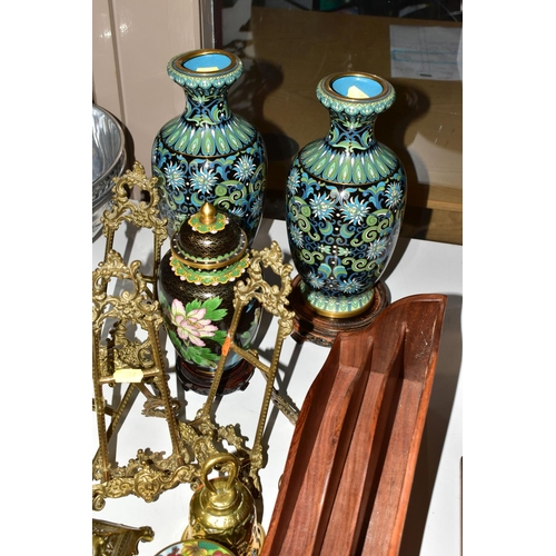 454 - A GROUP OF CLOISONNÉ VASES AND BRASS DESK TOP ITEMS, comprising four foliate brass desk top picture ... 