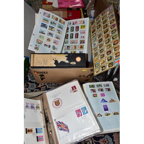 482 - LARGE COLLECTION OF WORLDWIDE STAMPS, in 8 large binders both mint and used