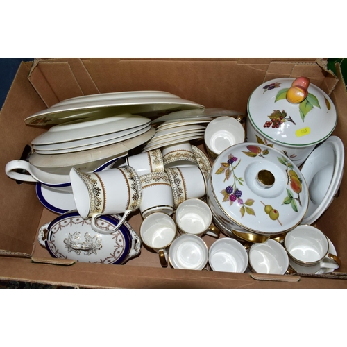 485 - FOUR BOXES OF CONTINENTAL PORCELAIN FIGURINES, CERAMIC ORNAMENTS AND DINNER WARES, to include a pair... 