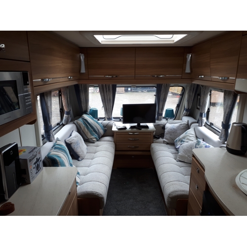 999 - AN ELDDIS AVANTE 462 CHATSWORTH 2 BERTH TOURING CARAVAN fully fitted with cooker, water heater, frid... 