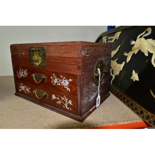 401 - TWO JAPANESE STYLE OVAL PANELS WITH A VINTAGE JEWELLERY BOX, the black lacquer plaques have gold pai... 