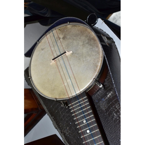 421 - A BARNETT SAMUEL DULCETTA UKULELE BANJO IN DISTRESSED CASE, the banjo has four tuning keys, total ap... 