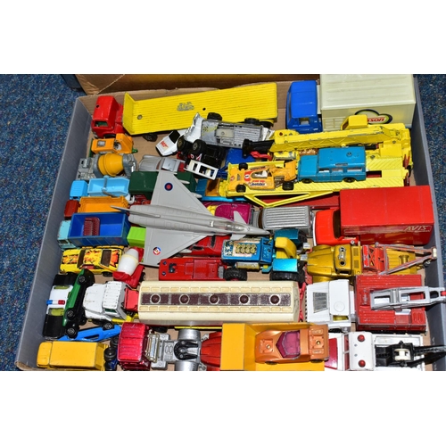 427 - THREE BOXES AND A TRAY OF DIECAST VEHICLES AND BOXED TOYS AND EMPTY BOXES ETC, to include boxed Mais... 