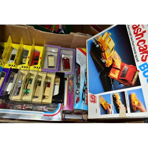 427 - THREE BOXES AND A TRAY OF DIECAST VEHICLES AND BOXED TOYS AND EMPTY BOXES ETC, to include boxed Mais... 