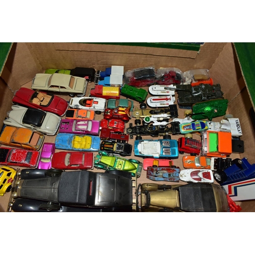 427 - THREE BOXES AND A TRAY OF DIECAST VEHICLES AND BOXED TOYS AND EMPTY BOXES ETC, to include boxed Mais... 