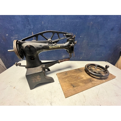 1056 - AN ANTIQUE SINGER 29K58 LEATHER SEWING MACHINE (condition:- well rusted, mechanism turns, with origi... 