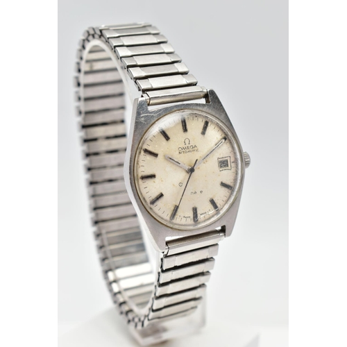 102 - A GENTS 'OMEGA AUTOMATIC' WRISTWATCH, round silver dial signed 'Omega automatic', baton markers, dat... 