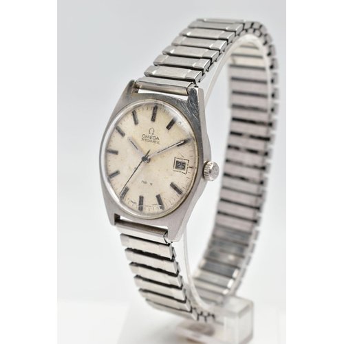 102 - A GENTS 'OMEGA AUTOMATIC' WRISTWATCH, round silver dial signed 'Omega automatic', baton markers, dat... 