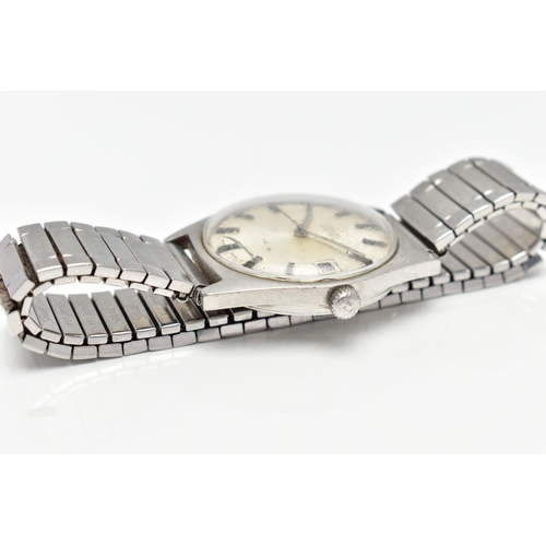 102 - A GENTS 'OMEGA AUTOMATIC' WRISTWATCH, round silver dial signed 'Omega automatic', baton markers, dat... 