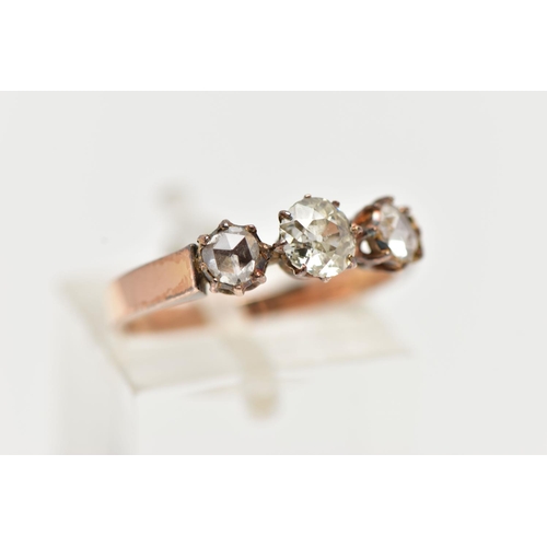 39 - A YELLOW METAL DIAMOND RING, centering on an old cut diamond, and two rose cut diamonds, prong set i... 