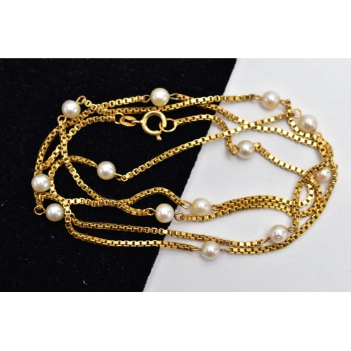 5 - A YELLOW METAL CULTURED PEARL NECKLACE, designed as a series of freshwater cultured pearls, to the b... 