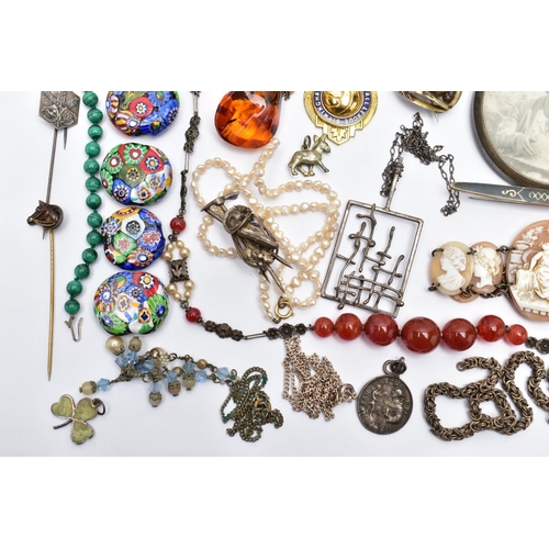 51 - A BAG OF ASSORTED JEWELLERY, to include a white metal faceted colourless paste set brooch, fitted wi... 