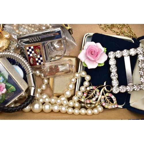 81 - A BOX OF ASSORTED ITEMS, to include a selection of costume jewellery, a cased excelsior pen and cuff... 