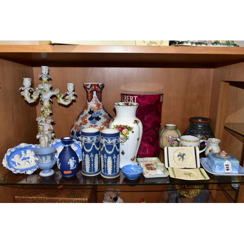 316 - A GROUP OF ASSORTED CERAMICS, comprising an Art Deco inspired Shelley lidded butter dish (crazed, ti... 