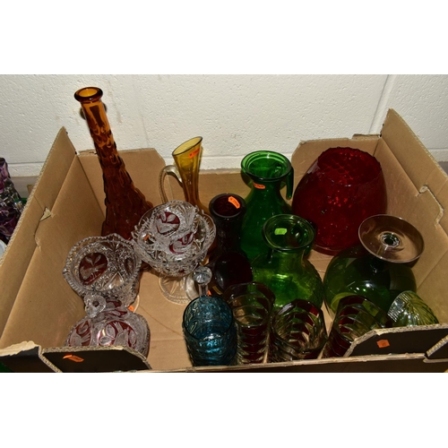 335 - THREE BOXES AND LOOSE COLOURED AND DECORATIVE GLASSWARES, to include an amber Empoli style genie bot... 