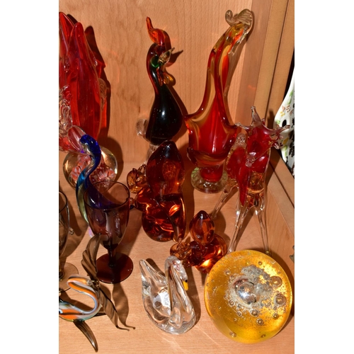 357 - A COLLECTION OF GLASS ANIMALS, to include two Wedgwood squirrels heights 15cm and 9cm, an art glass ... 